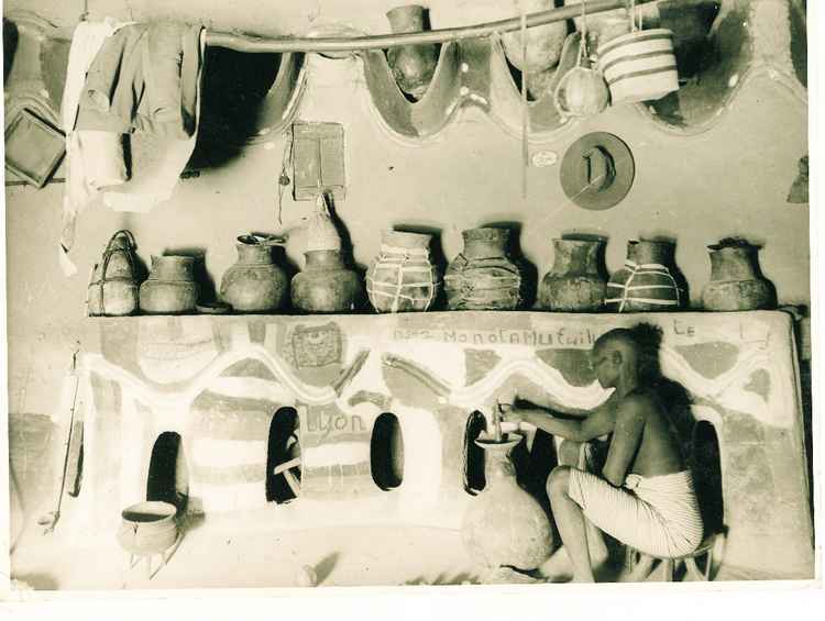 Tonga pottery maker in Northern Rhodesia, (image courtesy of National Archives of Zambia).