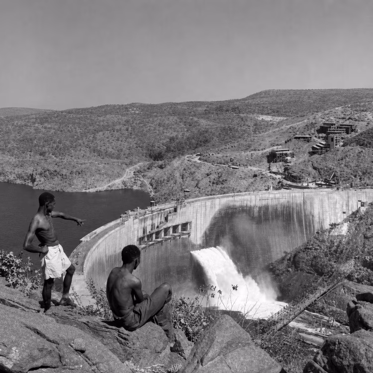 Lake Kariba stretches across the Zambezi between Zambia and Zimbabwe, its vast waters covering much of the valley that was once home to Tonga communities. (Image by Ilo Bettigelli btn courtesy of Beyond Zambia).