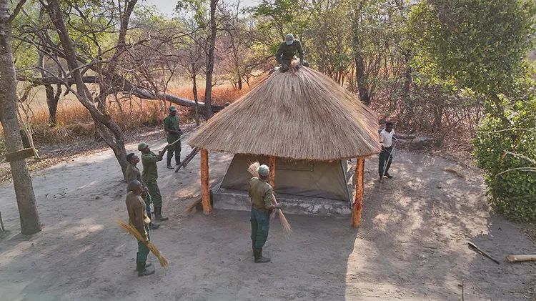 Members of the community work together to maintain the camp. (Image by Nkwazi/Walid Nassar).