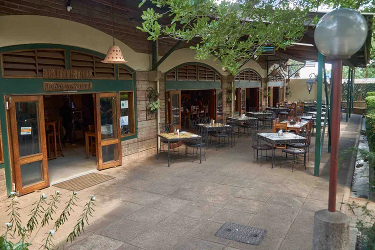 Quiet malls and restaurants in Lilongwe (image by Chosa Mweemba).