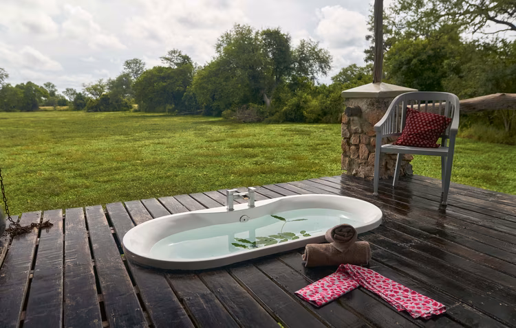 The lodge is also home to the ‘Bush Spa’, overlooking the same oxbow lake. (Image by Chona Mweemba for Nkwazi Magazine).