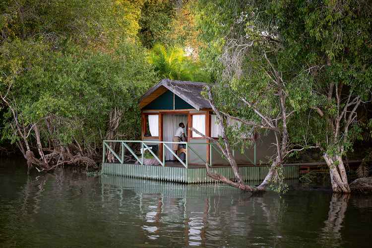 Floating-Spa (Image courtesy of Green Safaris