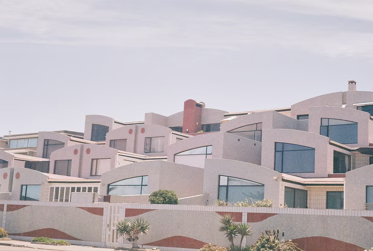 The Namib Desert separates Swakopmund from Lüderitz, forcing travellers to take long inland routes instead of driving along the coast. (Image courtesy of Sebastian Moronell).