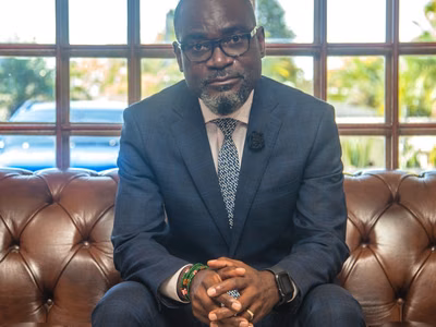 Dr Elias Munshya <br><span class='subtitle-style' > From Chiwempala to the World</span>