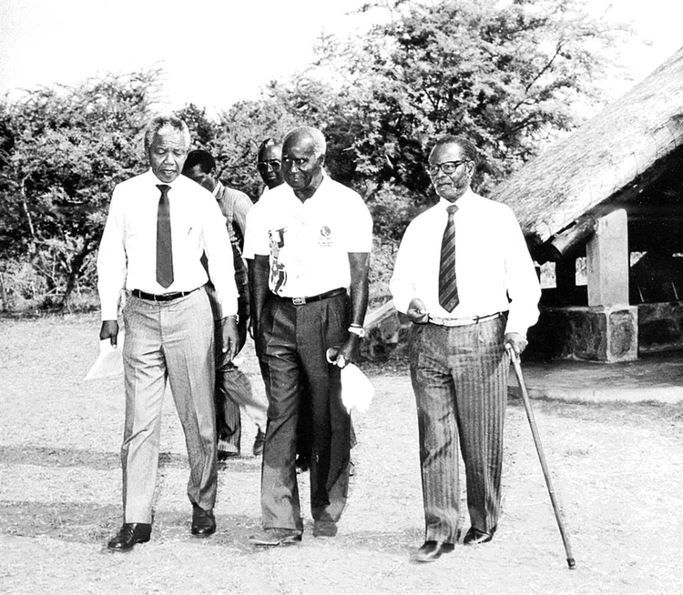 Nelson Mandela, Kenneth Kaunda and Oliver Tambo in Lusaka in 1991 (Image courtesy of Gallo Images).
