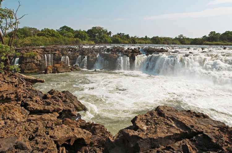 Sioma Ngwezi Falls (aka Ngonye Fall) in Sioma Ngwezi National Park (Image by Martin Katz