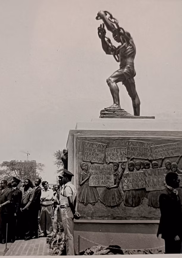 The unveiling of the Freedom Statue on Zambia's 10th Independence celebrations. (Image courtesy of ZANIS).