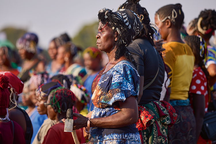 Headwoman Chilikita of Mumbeji township of Kabompo District of North Western province observes the makishi performance. (Image by Nkwazi/Justine Kunda).