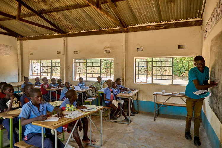 Venus Chiyesu (right) teaches his pupils to love mathematics the way he does. (Image by Nkwazi/Justine Kunda).