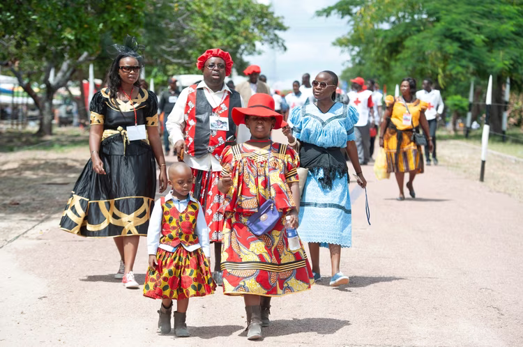 Men often wear red bonnets similar to those worn by Indunas. Women wear misisi, which are long traditional dresses. (Image by Chosa Mwemba for Nkwazi Magazine).