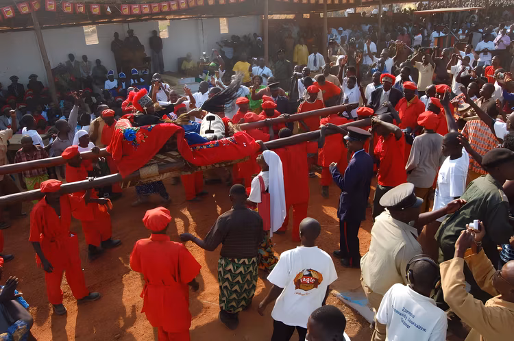 The Mutomboko ceremony is an annual celebration of the 17th-century trek of the Lunda people as they fled the Luba Kingdom, commanded by the warrior Mwata Kazembe. (Image courtesy of Zambia Tourism Agency).