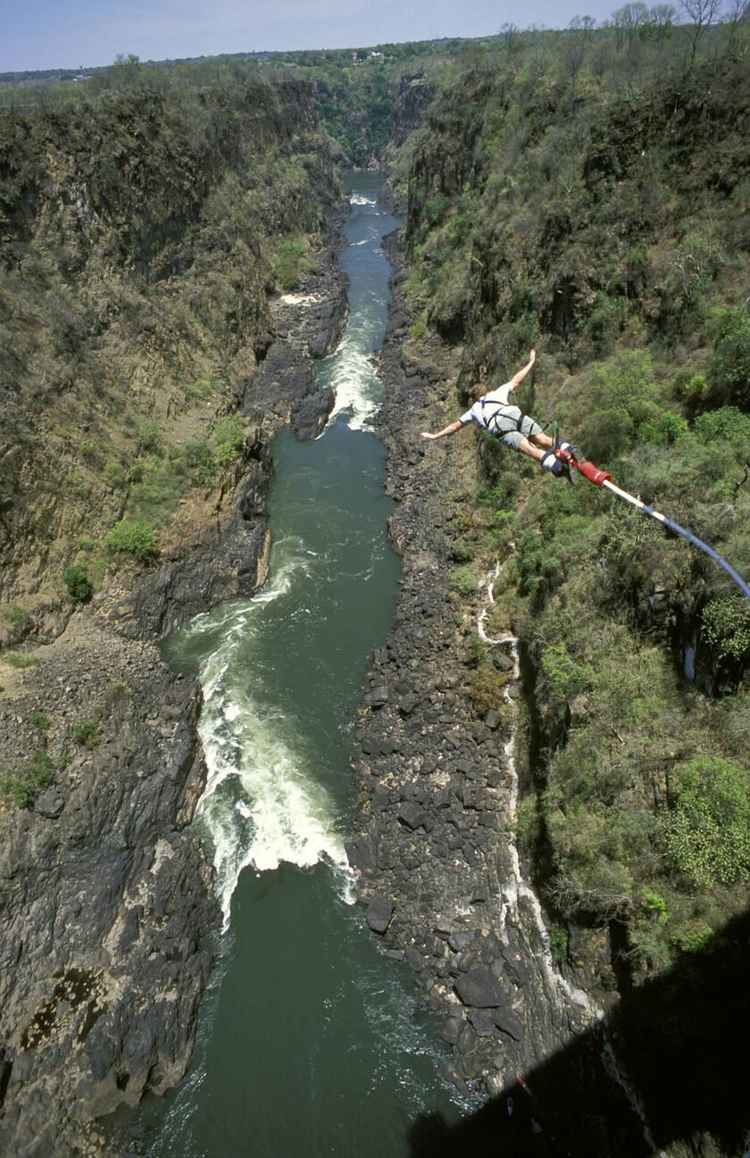 Bunjee jumping over the Batoka Gorge